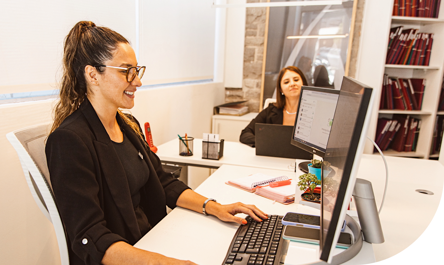 Trabajo administrativo en laptop